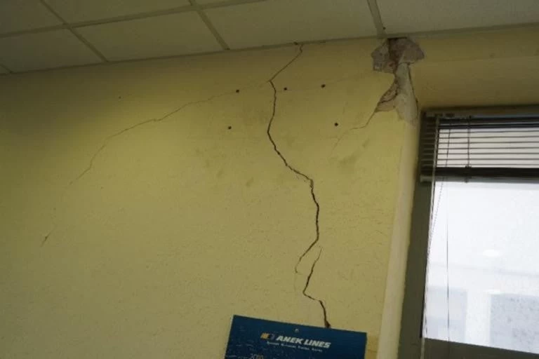 Σεισμός Κρήτη: Μαθητής τραυματίστηκε από πτώση σοβάδων (βίντεο)